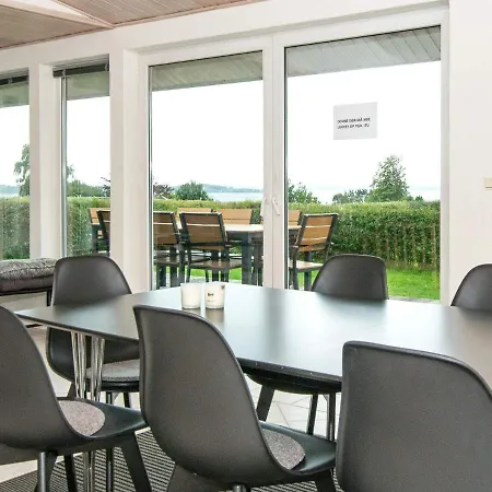 Holiday home Holiday V *